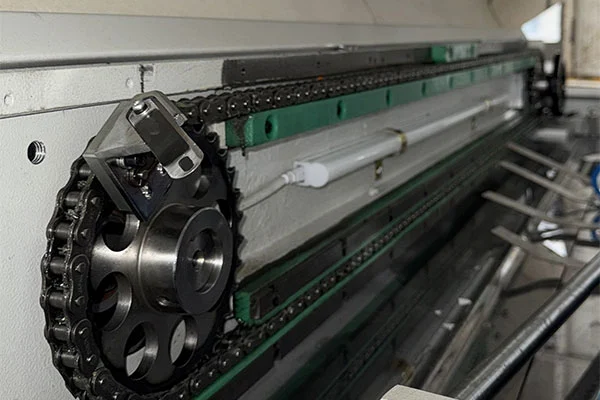 Како целосно-серво технологијата ги поместува границите на печатење на екран?